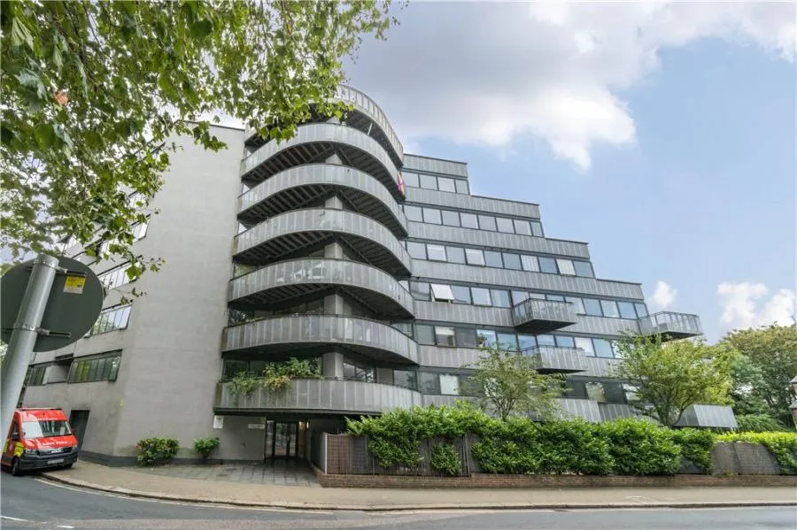Plough Road, London, SW11, photo 10
