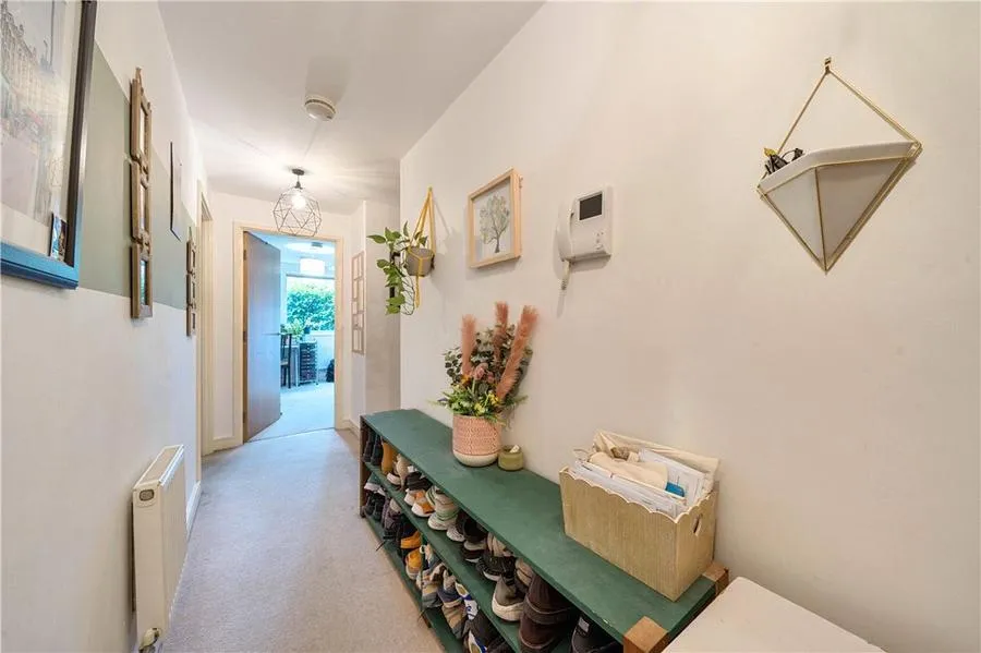 Plough Road, London, SW11, photo 13