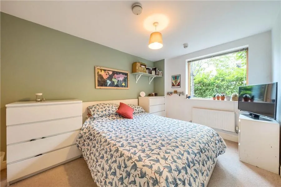 Plough Road, London, SW11, photo 6