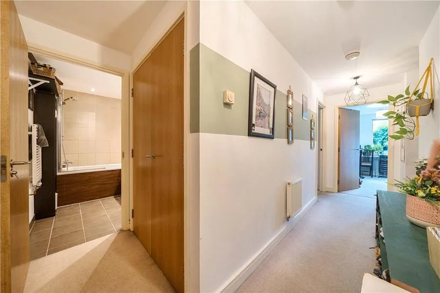 Plough Road, London, SW11, photo 14
