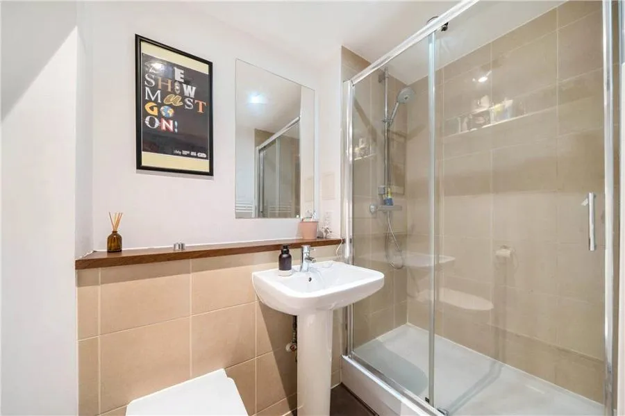 Plough Road, London, SW11, photo 7
