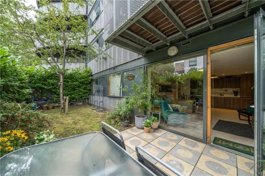 Plough Road, London, SW11, photo 9