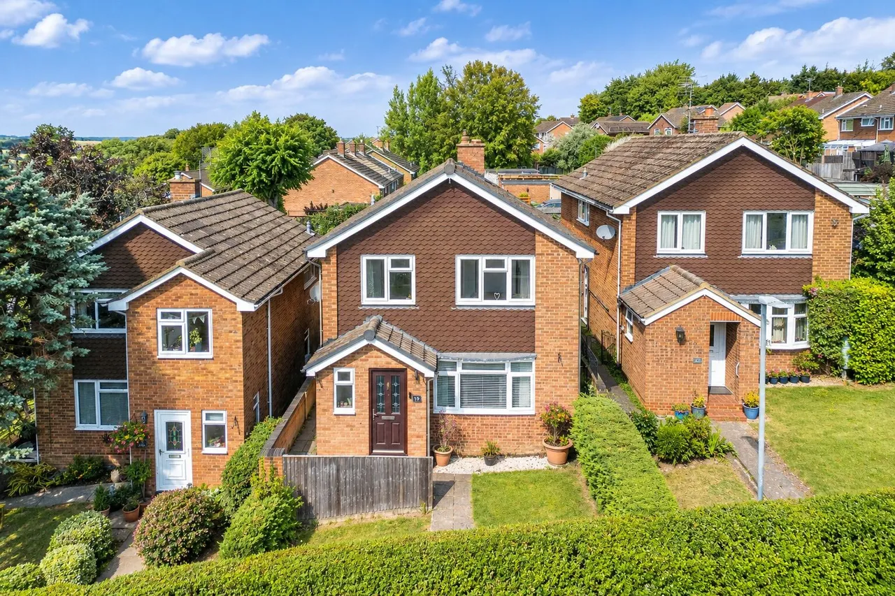 3 bed house for sale, South View, High Wycombe, HP13