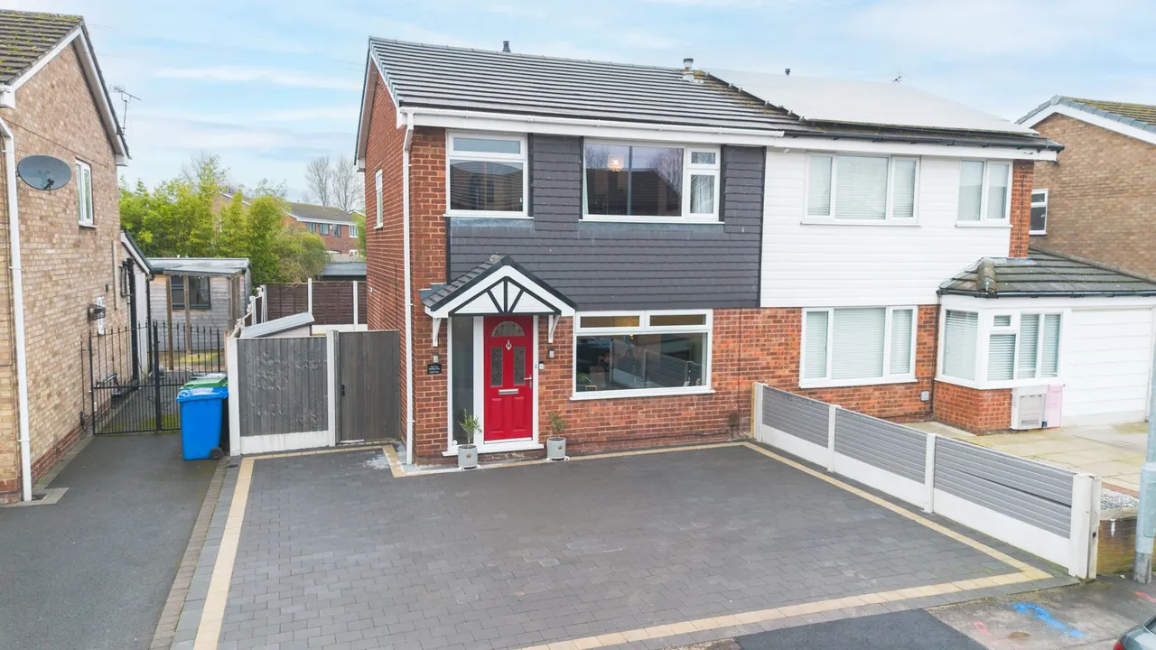 Berkshire Drive, Woolston, Warrington, Warrington, WA1 4HB, photo 2