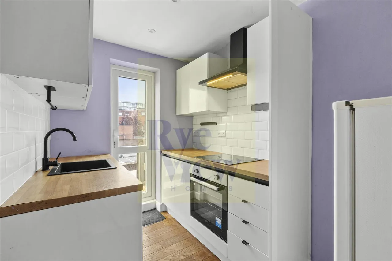 High Wycombe, Buckinghamshire, HP13 6LJ, photo 4