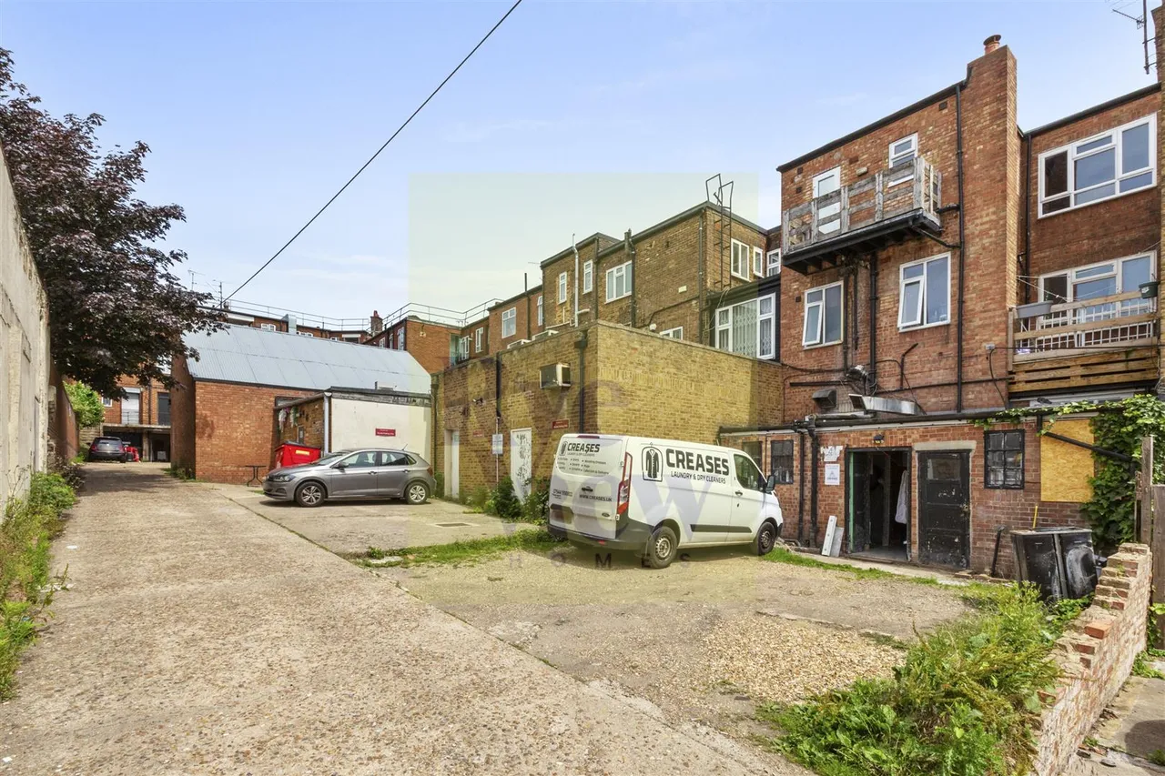 High Wycombe, Buckinghamshire, HP13 6LJ, photo 9