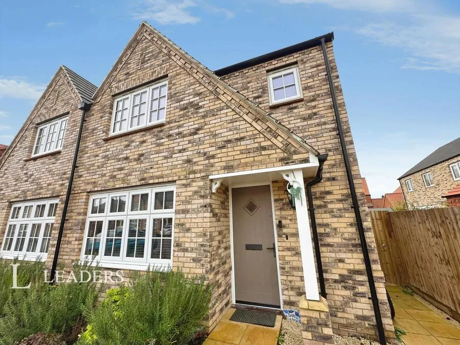 3 bed house to rent, Bradshaw Close, Alconbury Weald, PE28