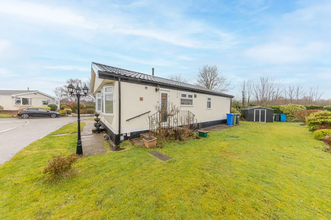 Conifer Grove Moss Lane, Moore, Warrington, Warrington, WA4 6FX, photo 12