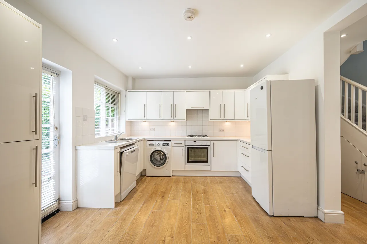 London, NW11, photo 4