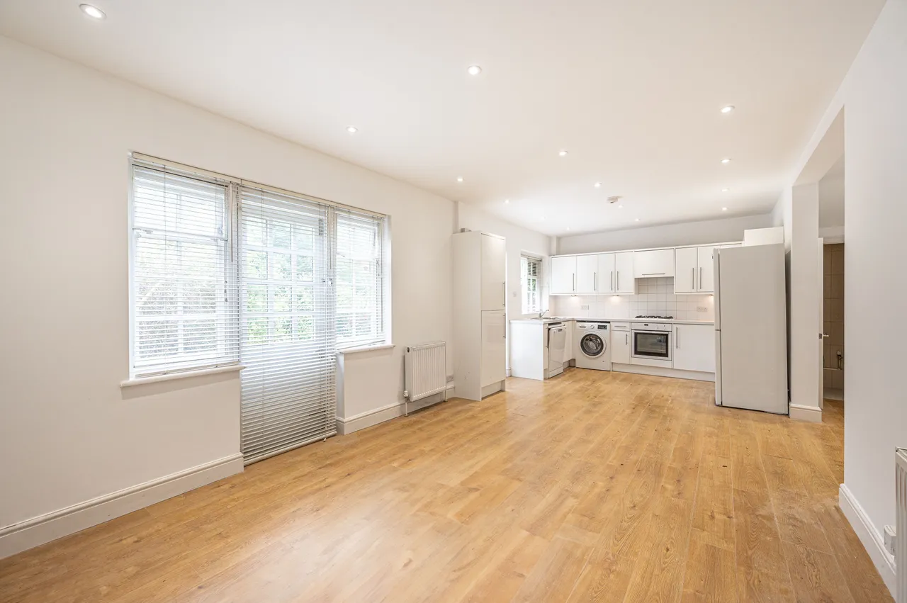 London, NW11, photo 3