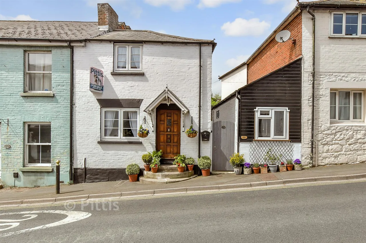 2 bed house for sale, High Street, Brading, PO36