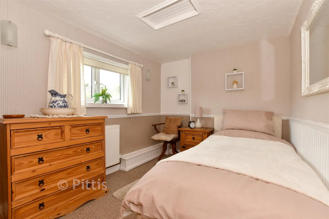 High Street, Brading, PO36, photo 9