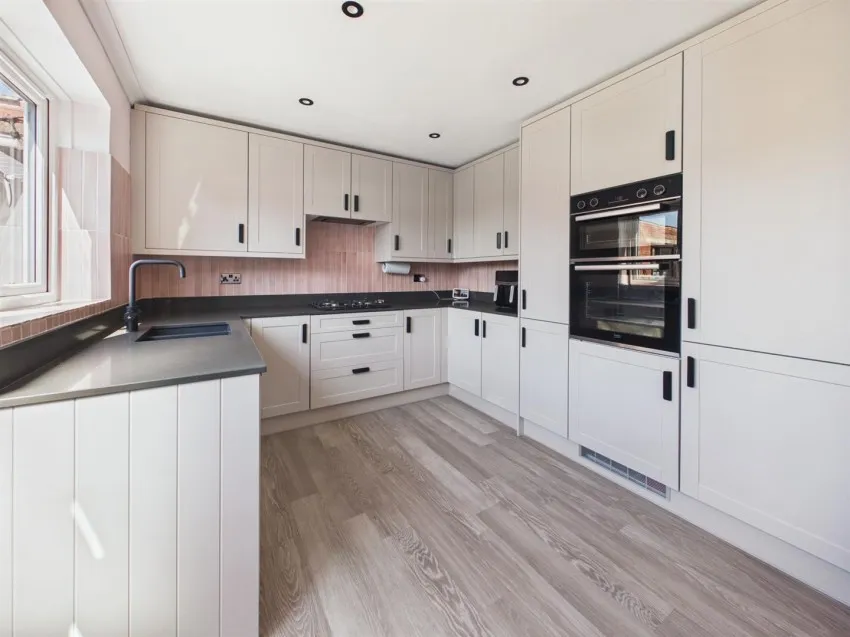 Park Avenue, Longlevens, photo 2