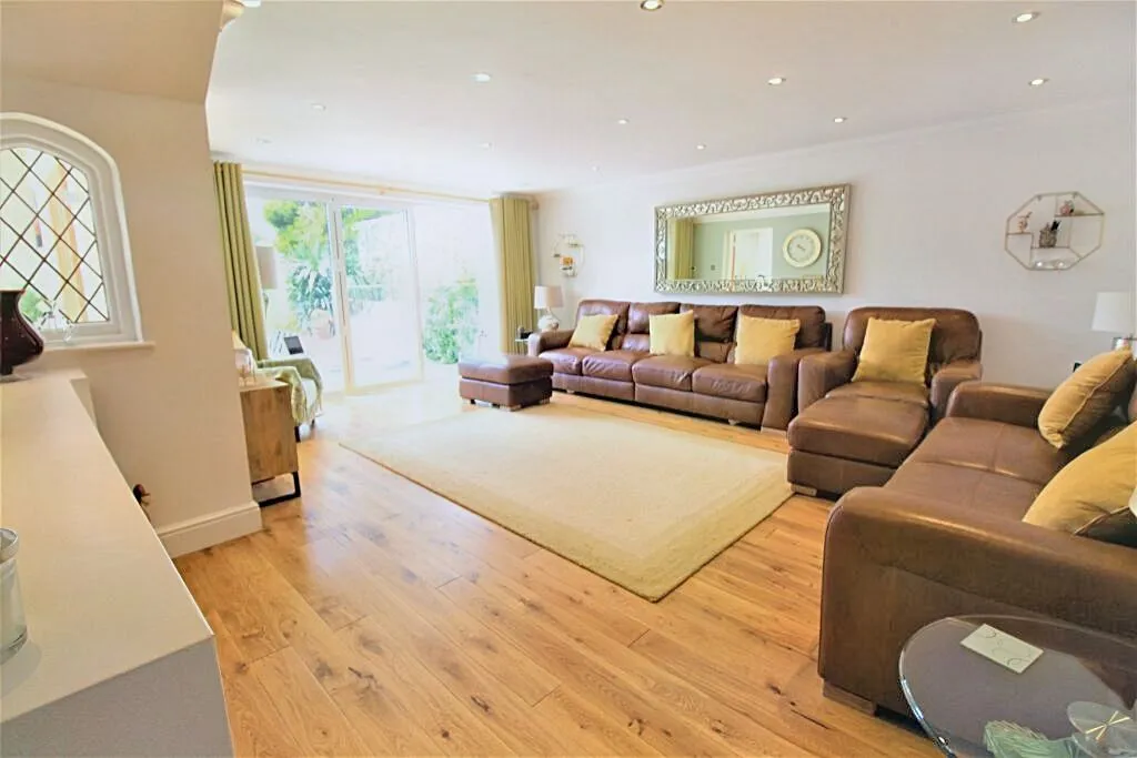 Chestnut Avenue, Grays, Essex, RM16 2UH, photo 10