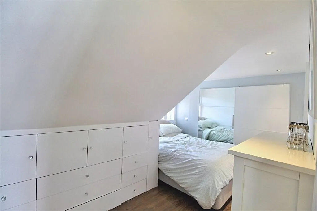 Chestnut Avenue, Grays, Essex, RM16 2UH, photo 12