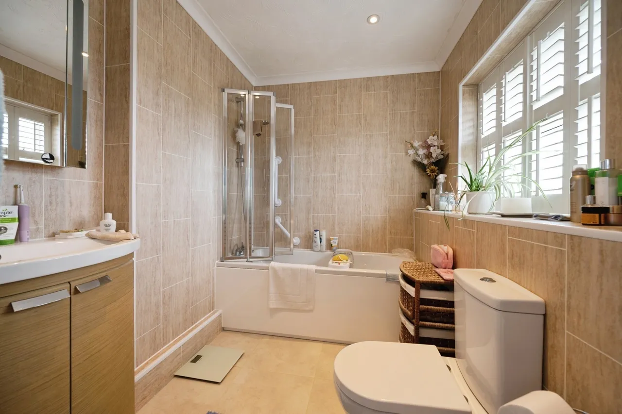 Spinnaker Grange, Hayling Island, PO11, photo 10