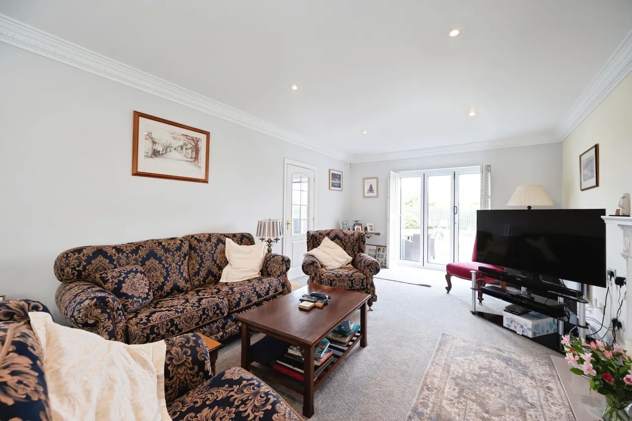 Spinnaker Grange, Hayling Island, PO11, photo 4