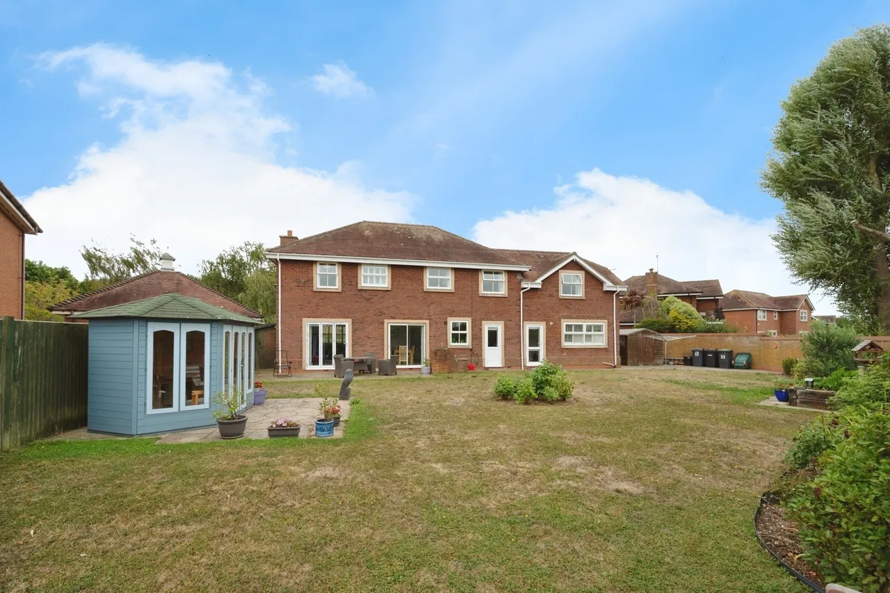 Spinnaker Grange, Hayling Island, PO11, photo 3