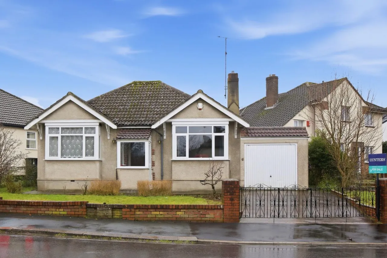 2 bed house for sale — Hazelbury Road, Bristol
