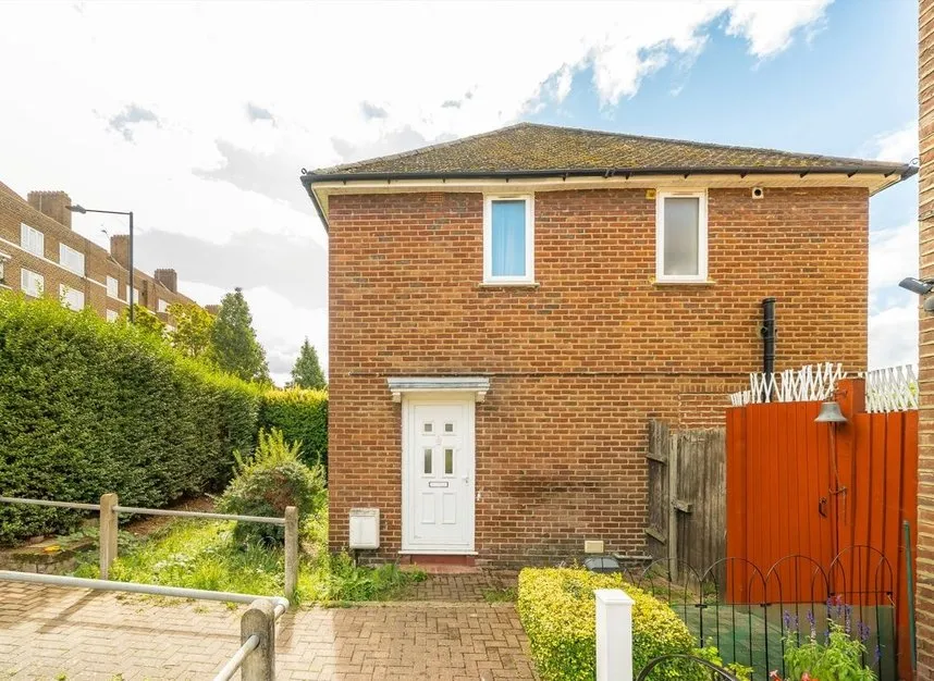 4 bed house to rent — Bloemfontein Road, Shepherds Bush, W12