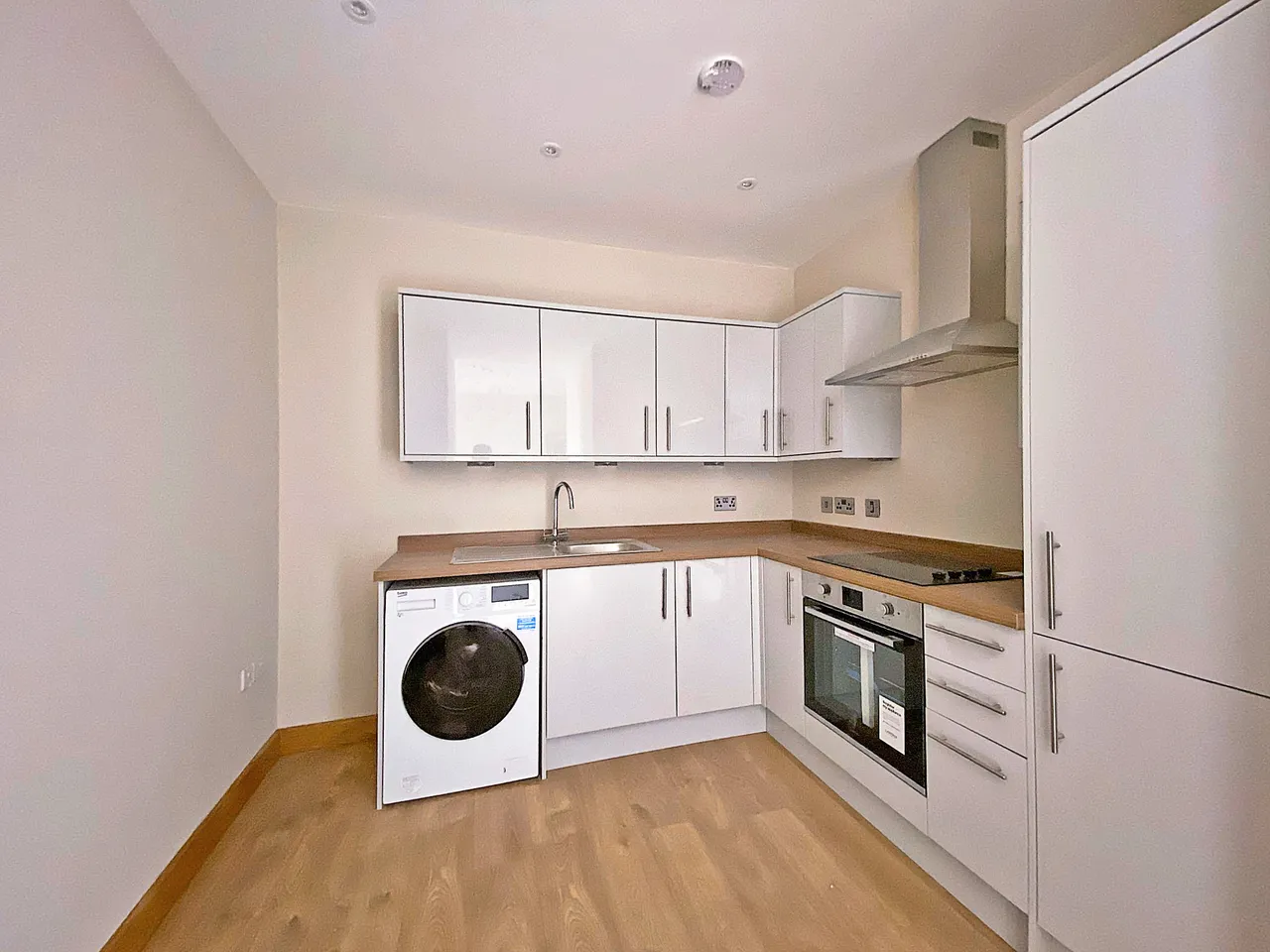 Victoria Road, Farnborough, Hampshire, GU14 7JE, photo 3