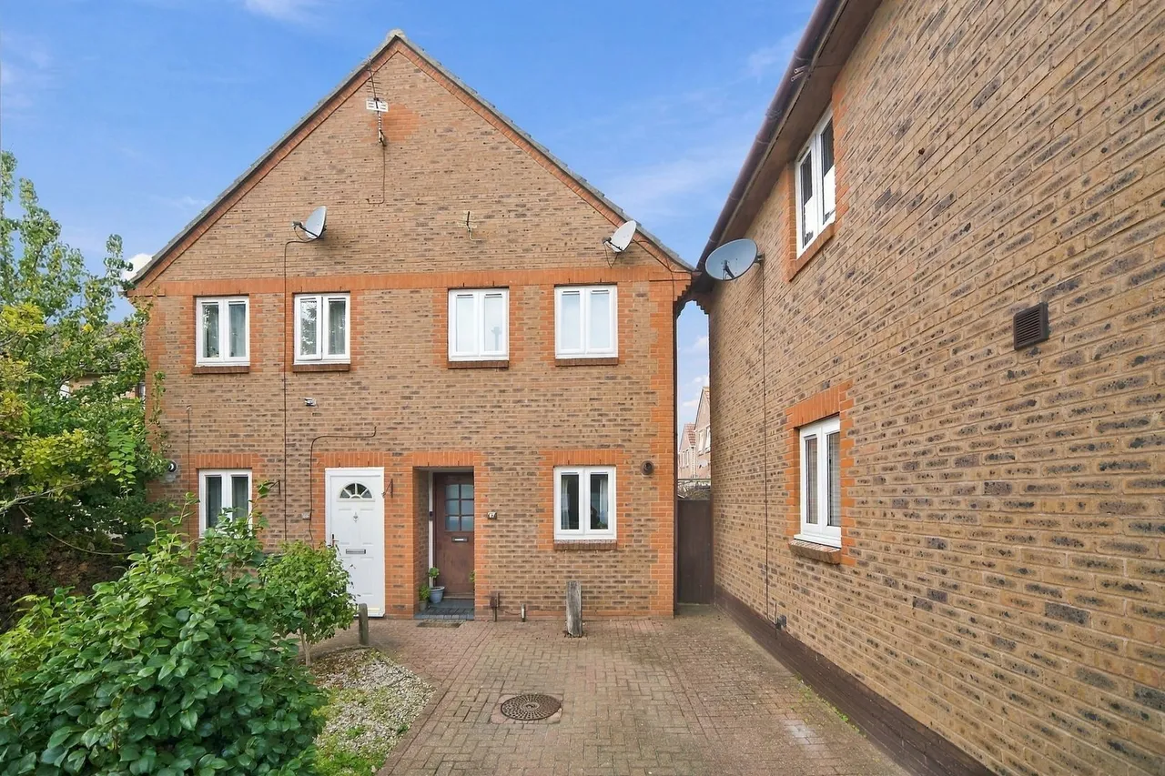 2 bed house for sale, Kilross Road, Bedfont, TW14
