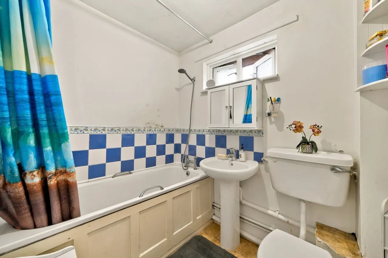 Kilross Road, Bedfont, TW14, photo 13