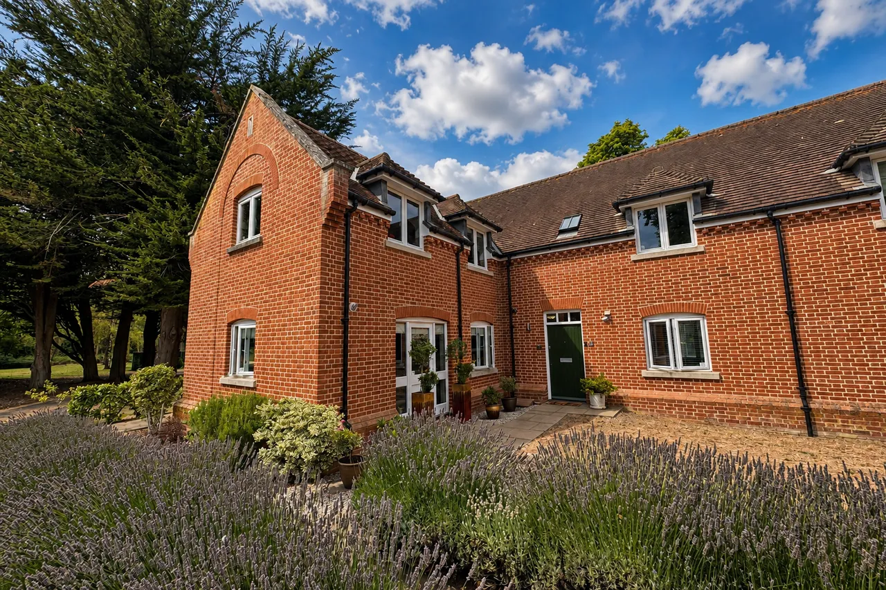 3 bed flat for sale, Ashfield Grange, Great Ashfield