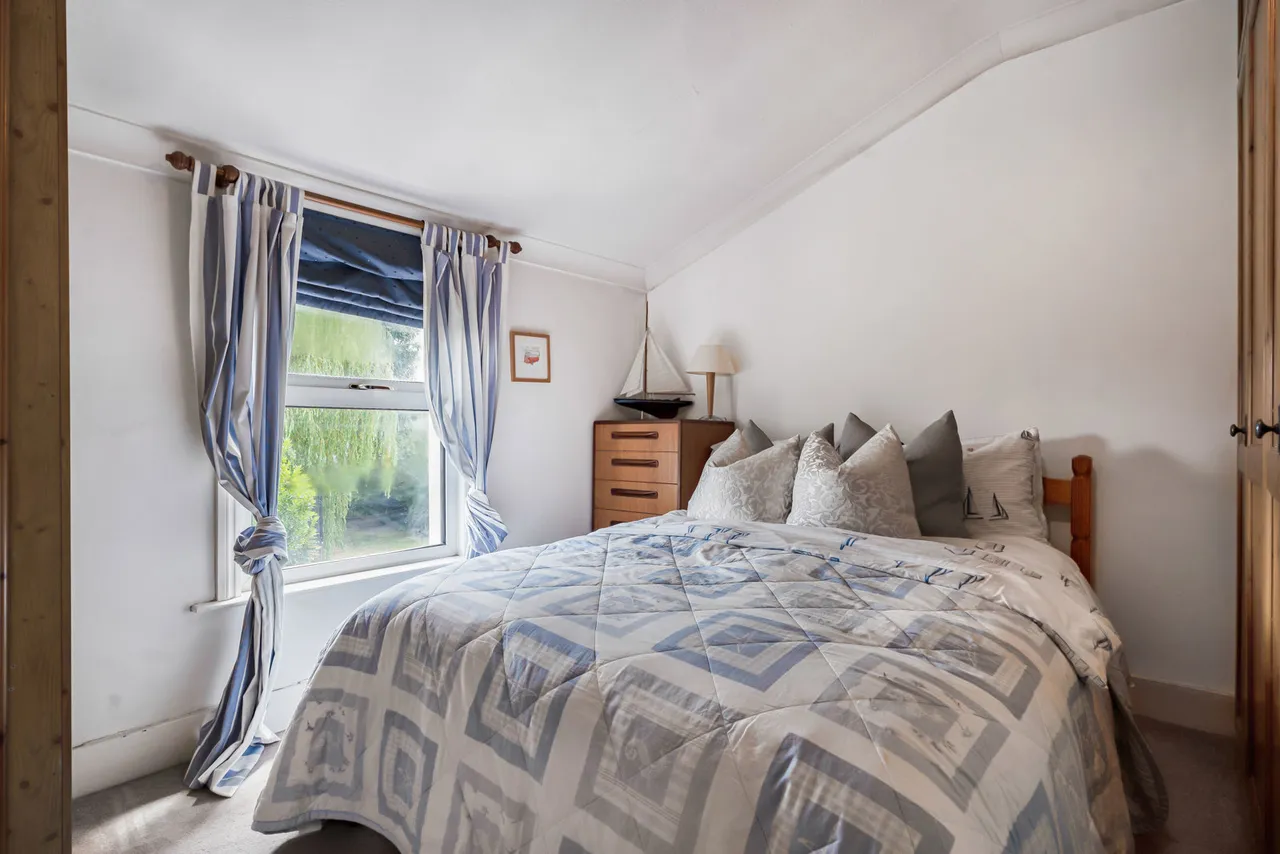 Runnemede Road, Egham, TW20, photo 26