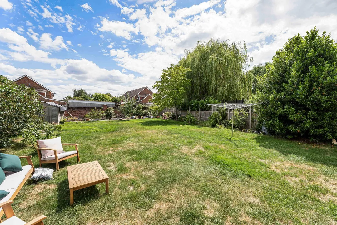 Runnemede Road, Egham, TW20, photo 32