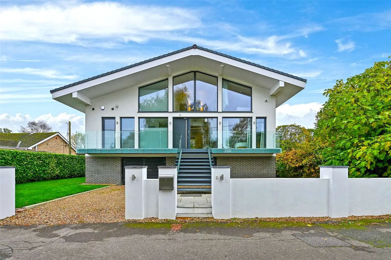 4 bed house to rent, Ham Island, Old Windsor, SL4