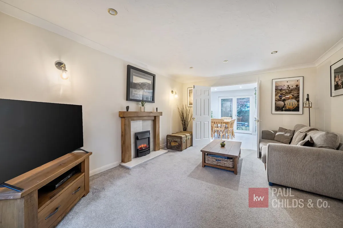 Butler Road, Bagshot, GU19, photo 2