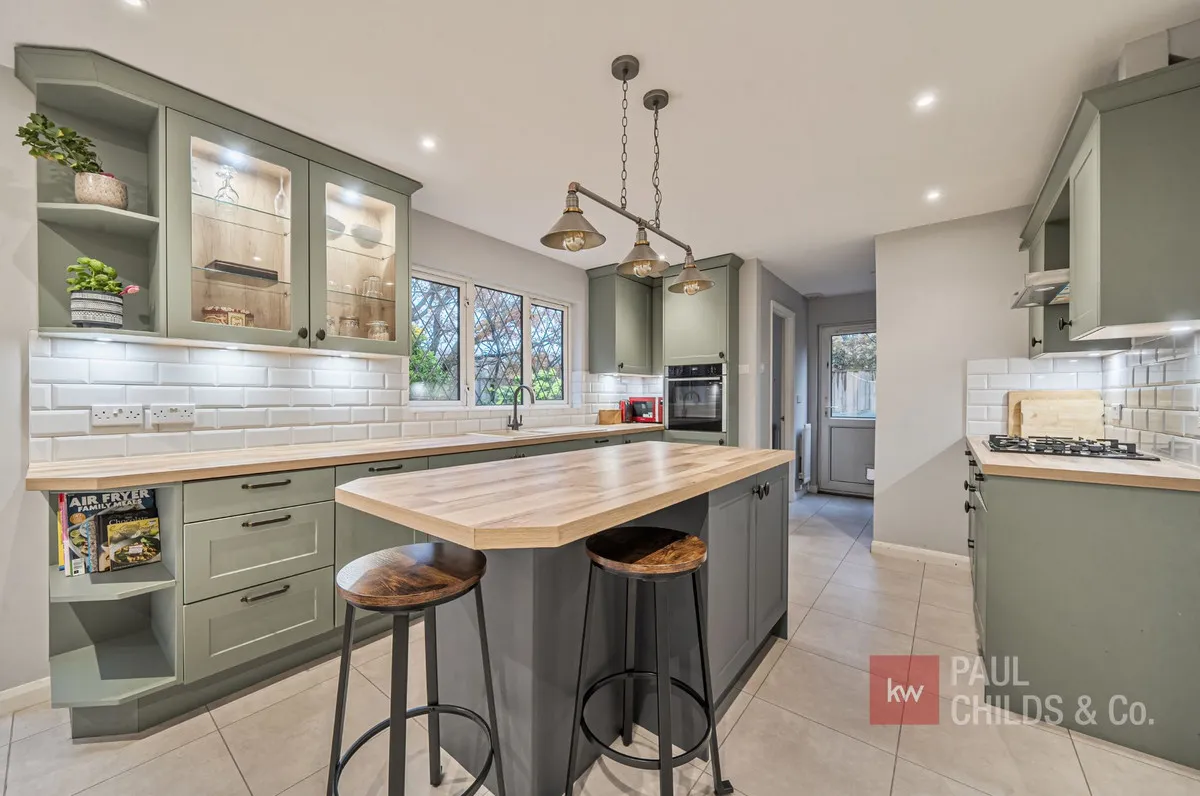 4 bed house for sale, Butler Road, Bagshot, GU19