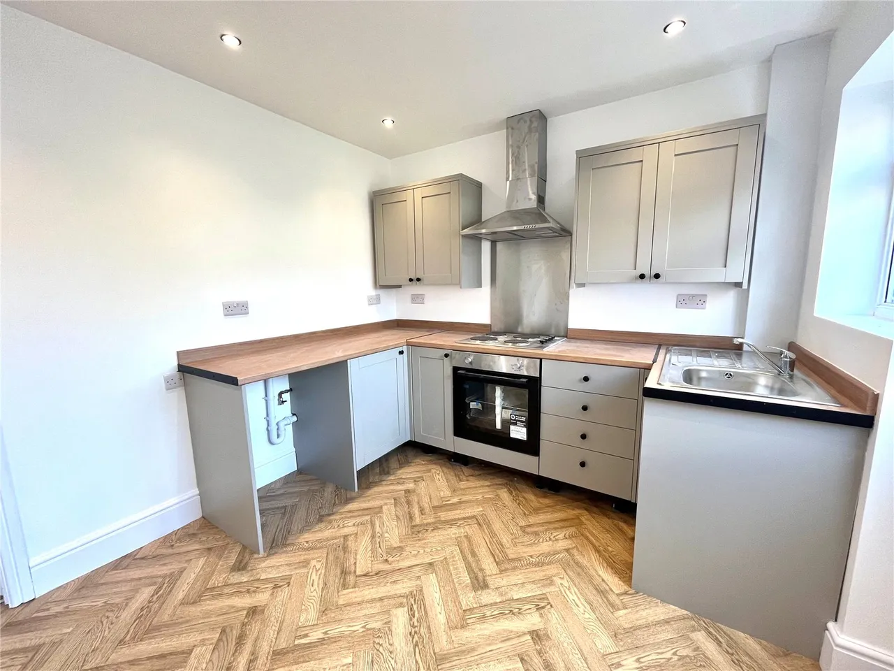 Claremont Avenue, Garden City, Deeside, Flintshire, CH5 2SN, photo 4
