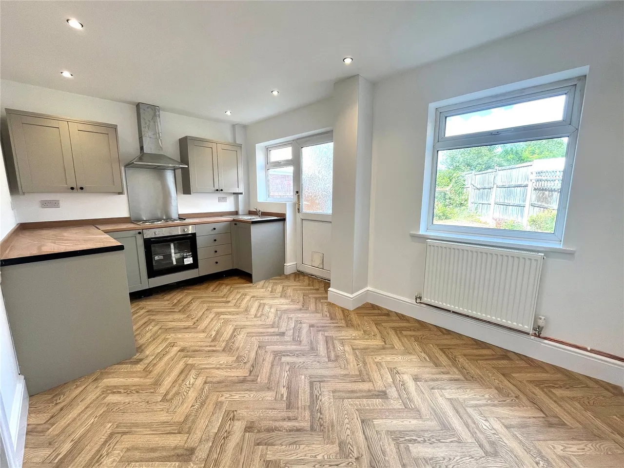 Claremont Avenue, Garden City, Deeside, Flintshire, CH5 2SN, photo 3
