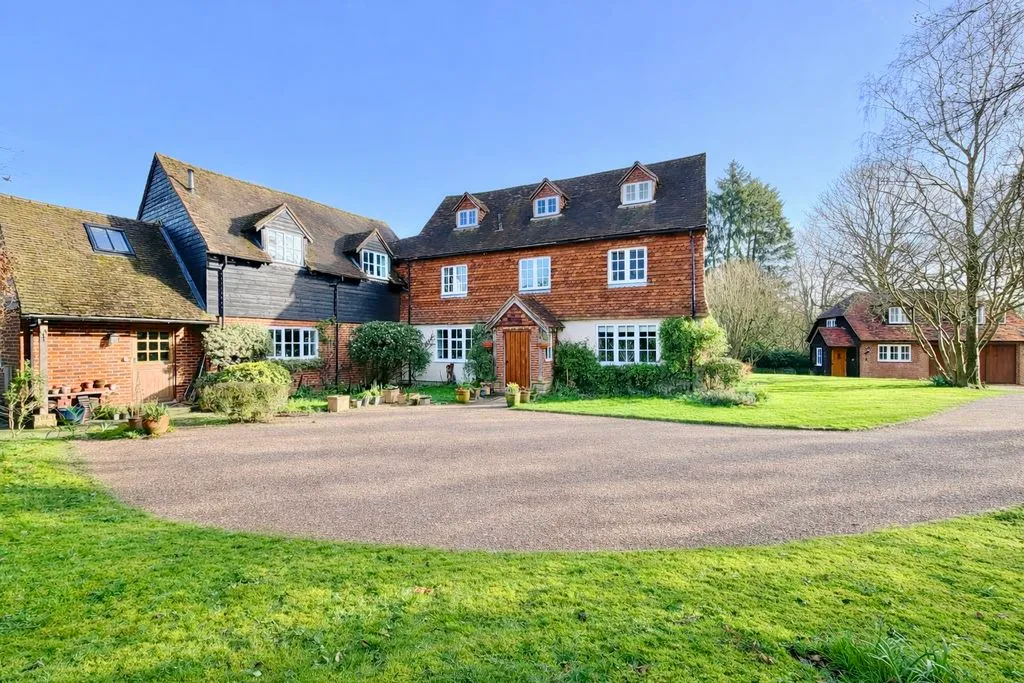 7 bed house for sale — Hitcham Lane, Burnham SL1 7DP