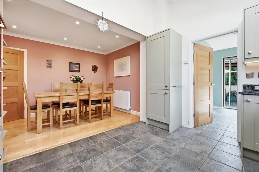 with 4 bedrooms in Saffron Walden, CB11, photo 4