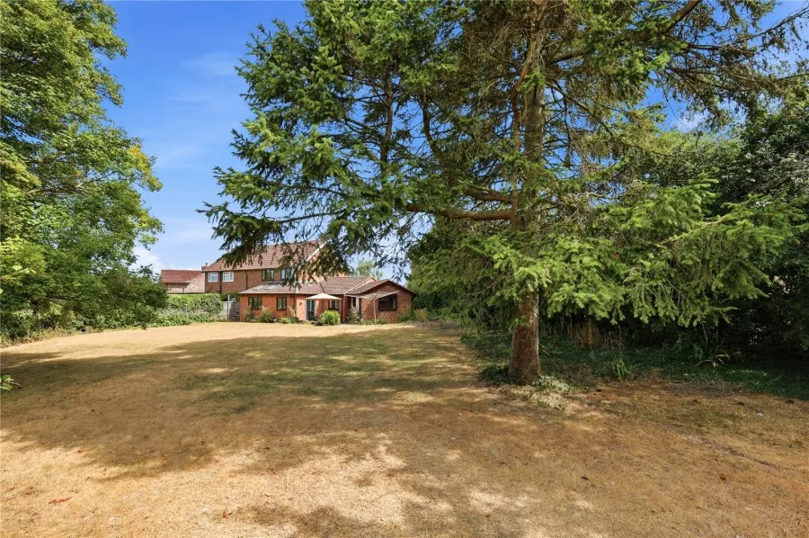 with 4 bedrooms in Saffron Walden, CB11, photo 7