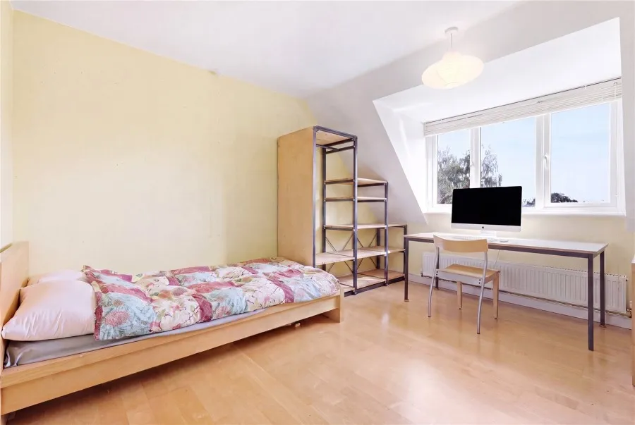 with 4 bedrooms in Saffron Walden, CB11, photo 9