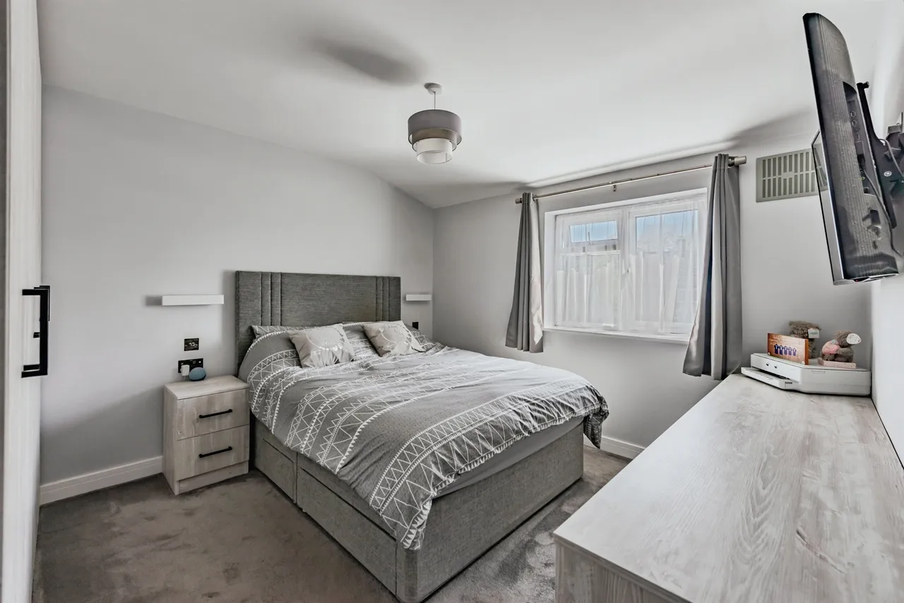 Malmstone Avenue, Merstham, Redhill, photo 3