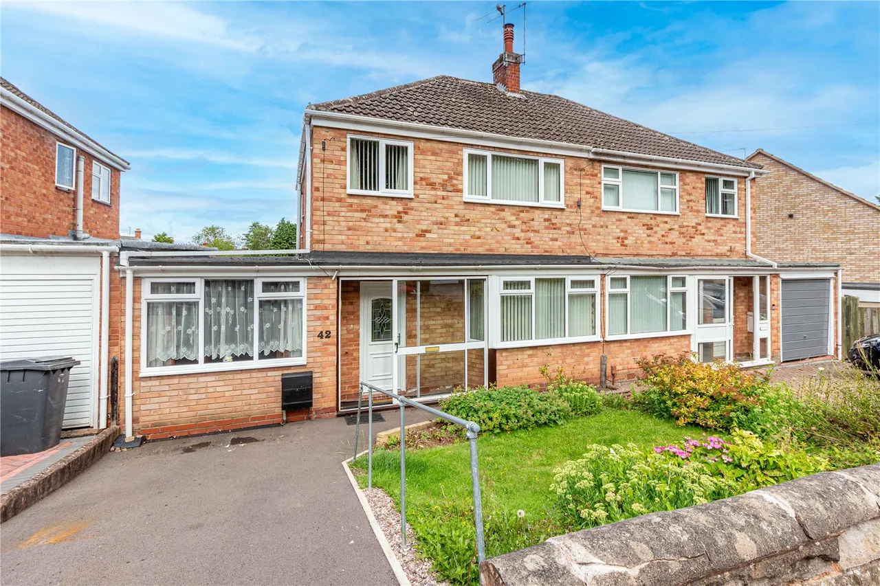 3 bed house for sale — Vicarage Crescent, Redditch, Worcestershire, B97 4RG