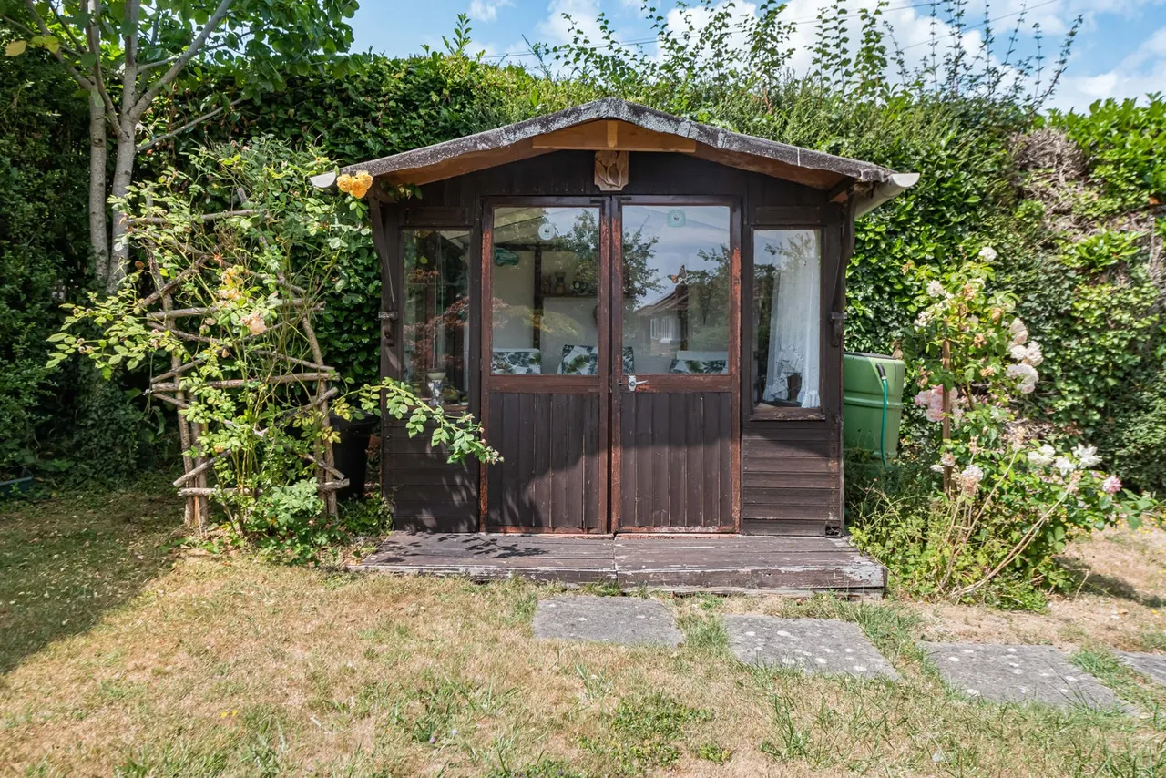 Upper Hale Road, Farnham, GU9, photo 13
