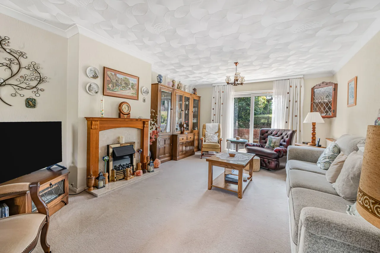 Upper Hale Road, Farnham, GU9, photo 2