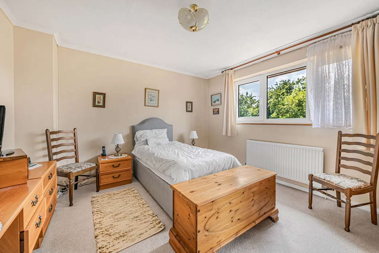 Upper Hale Road, Farnham, GU9, photo 5