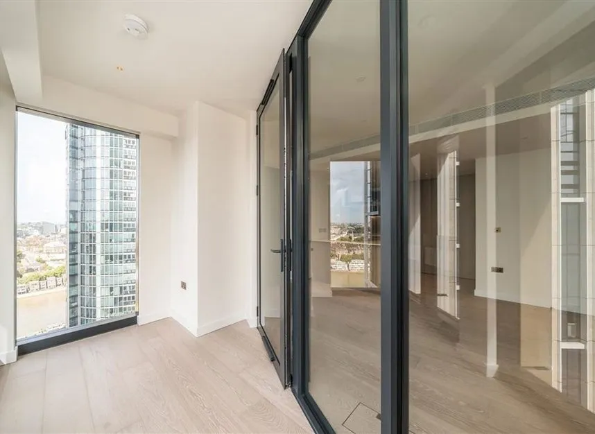 Nine Elms Lane, Nine Elms, SW8, photo 5