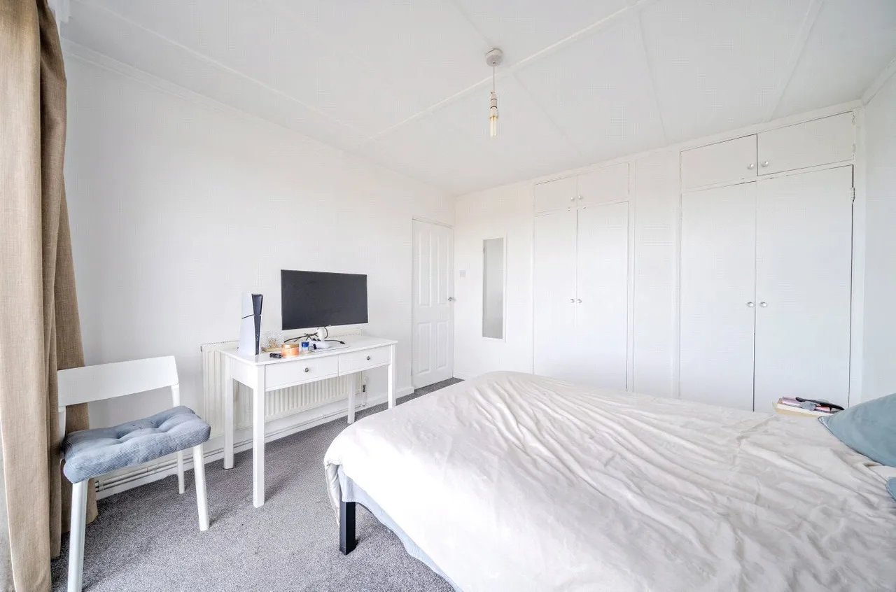 Wilderness Road, Guildford, GU2, photo 5