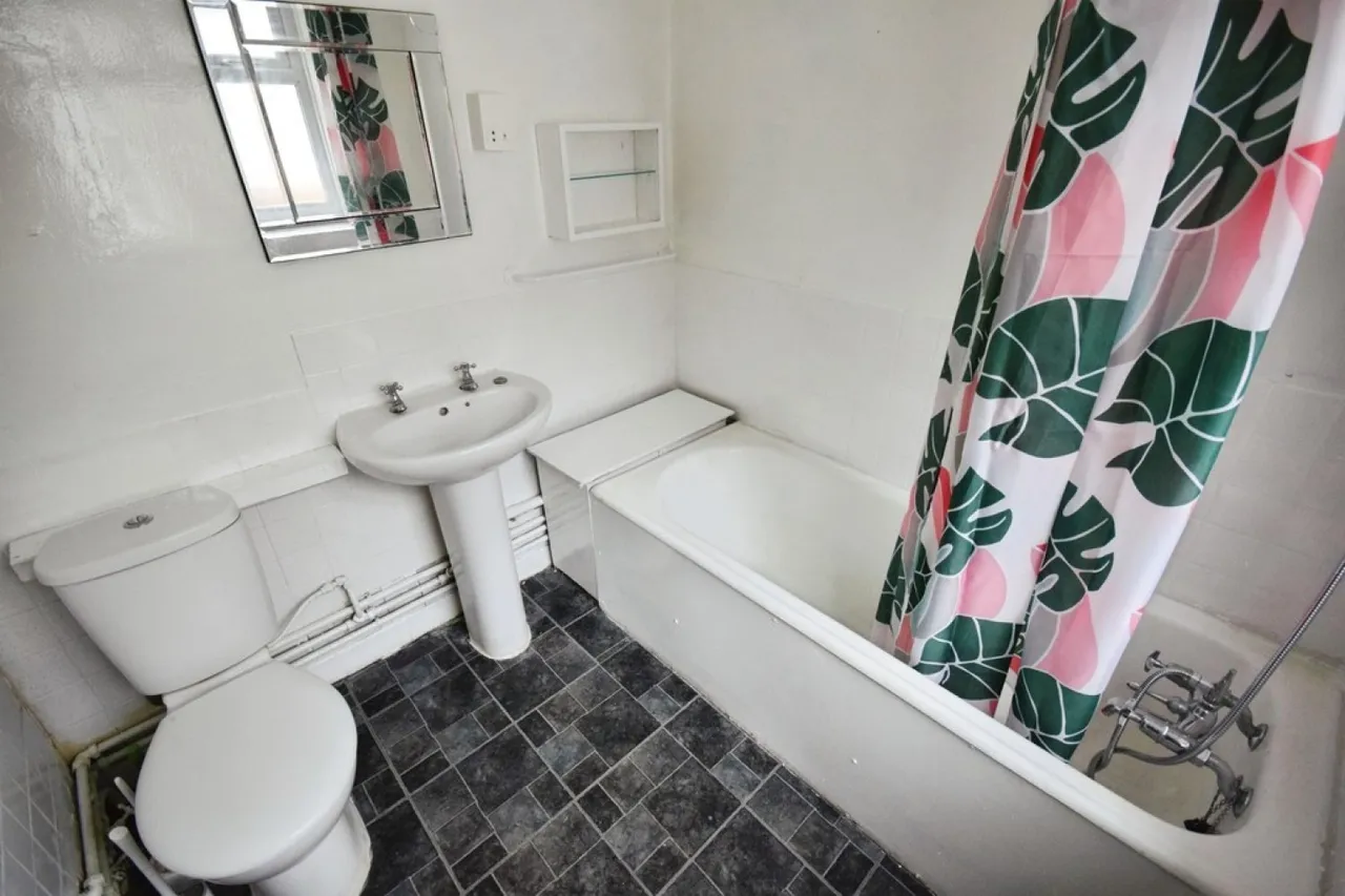Eastbourne Road, Hanley, photo 7