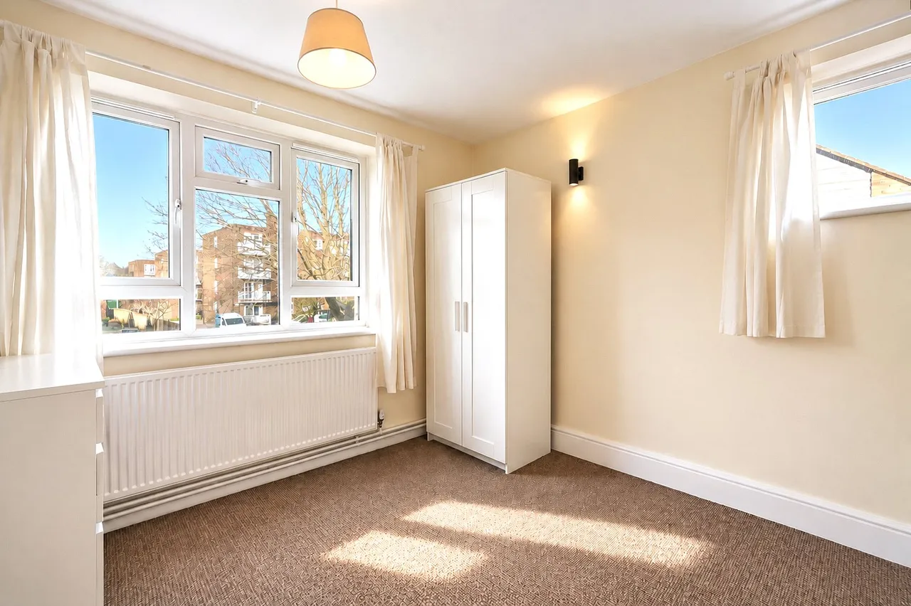 Upper Richmond Road, London, SW15, photo 7