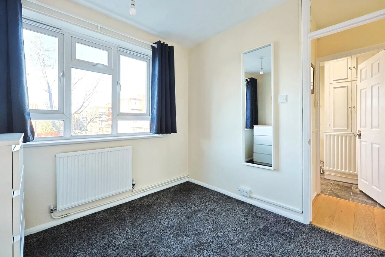 Upper Richmond Road, London, SW15, photo 5