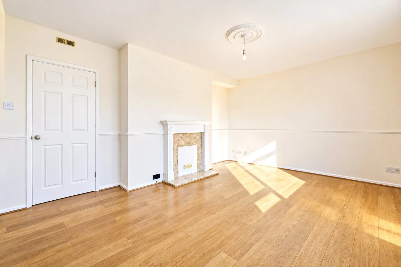 Upper Richmond Road, London, SW15, photo 2